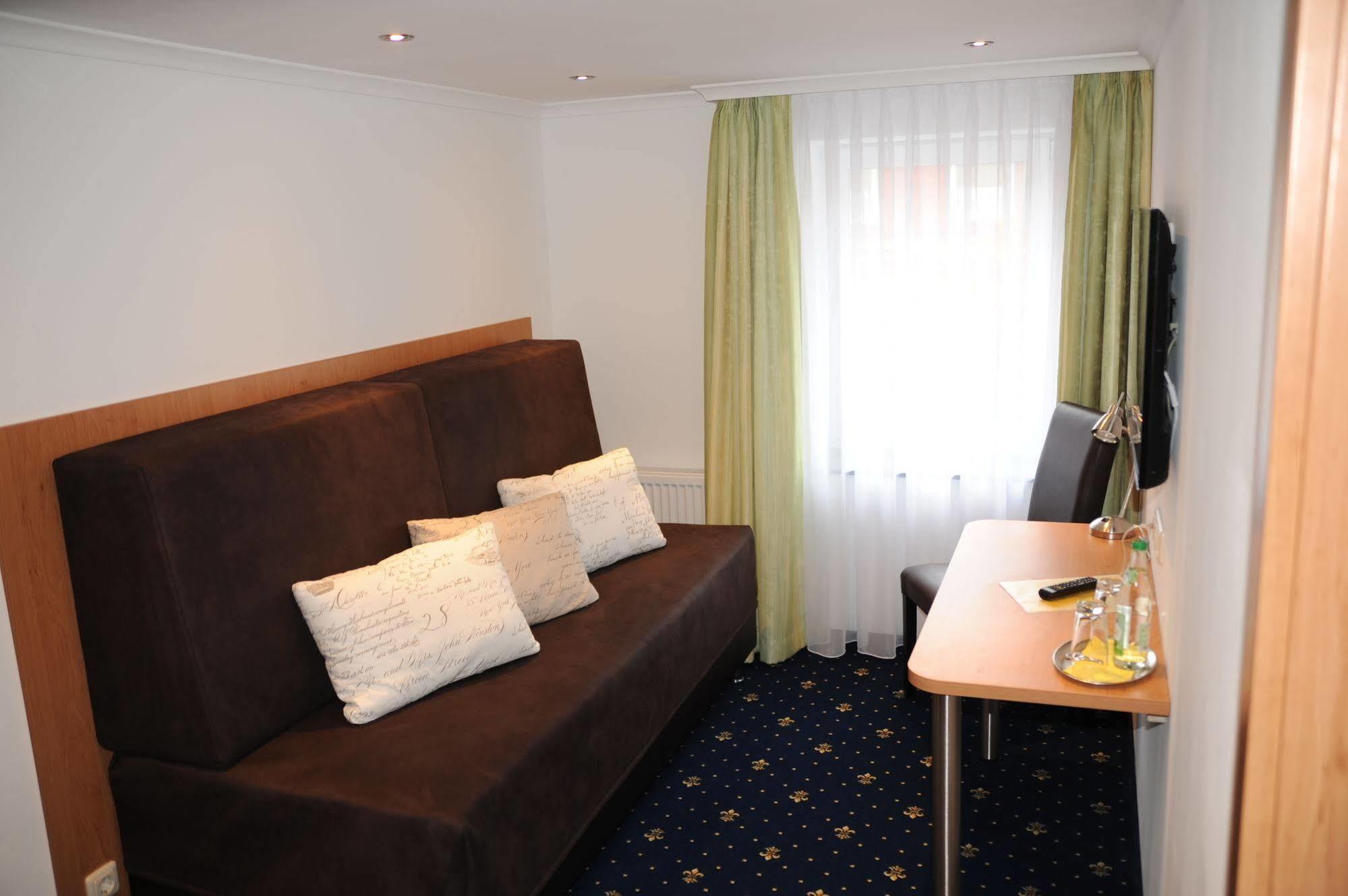 Hotel Post - Regionales Grosses Fruehstuecksbuffet - Auch Gf & Lf 샤이데크 외부 사진
